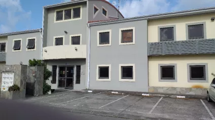 A LOUER en RDC - ZFU DILLON STADE Bureaux 40 m2 - Offre immobilière - Arthur Loyd